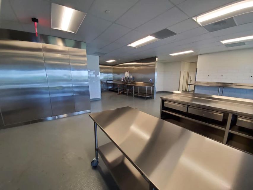 Choosing the Perfect Refrigerated Pizza Prep Table for Pizzerias 3 kitchen prep tables